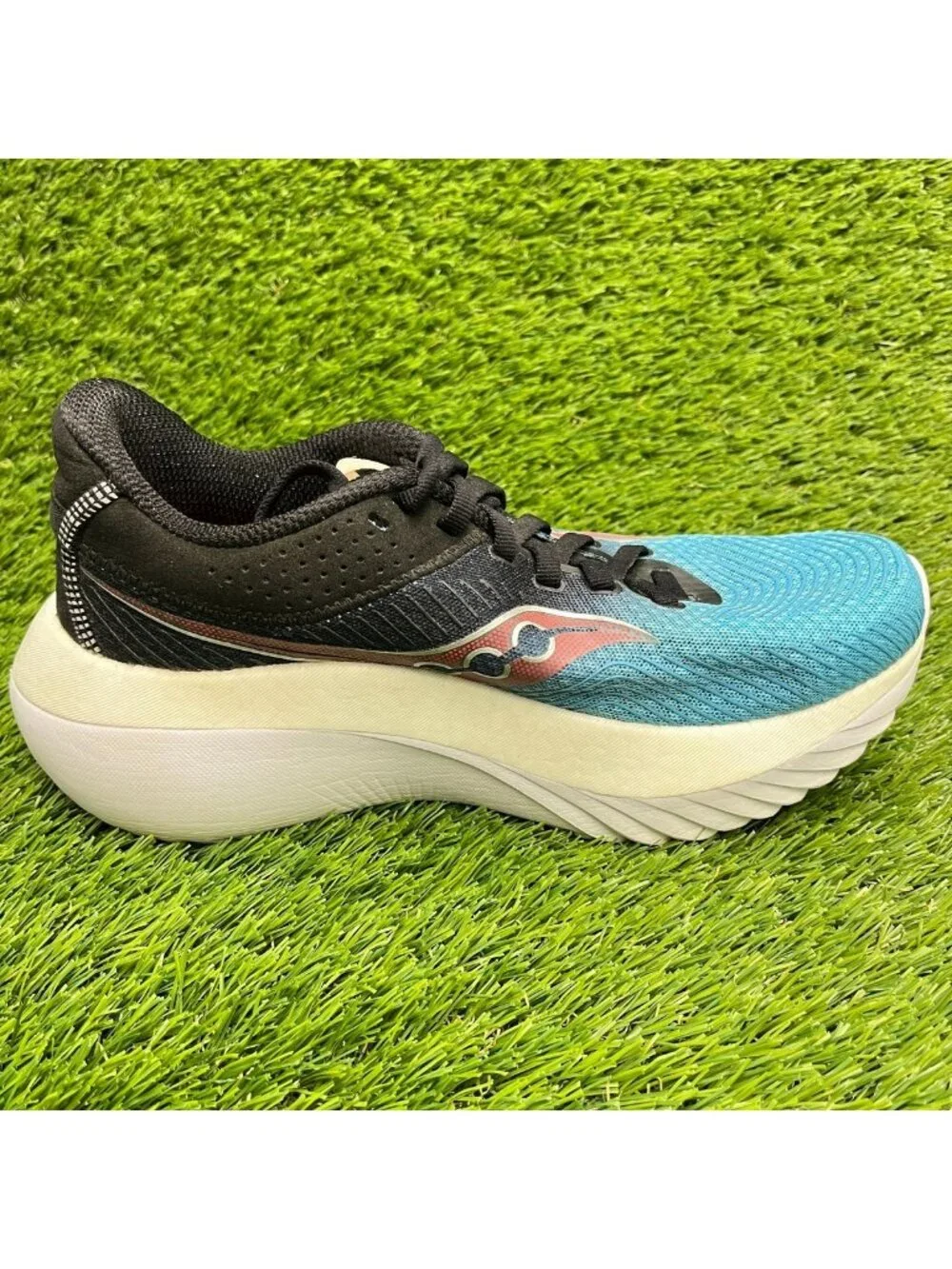 Saucony Kinvara Pro Chicago Womens Size 6.5 Blue Black Running Shoes Sneakers